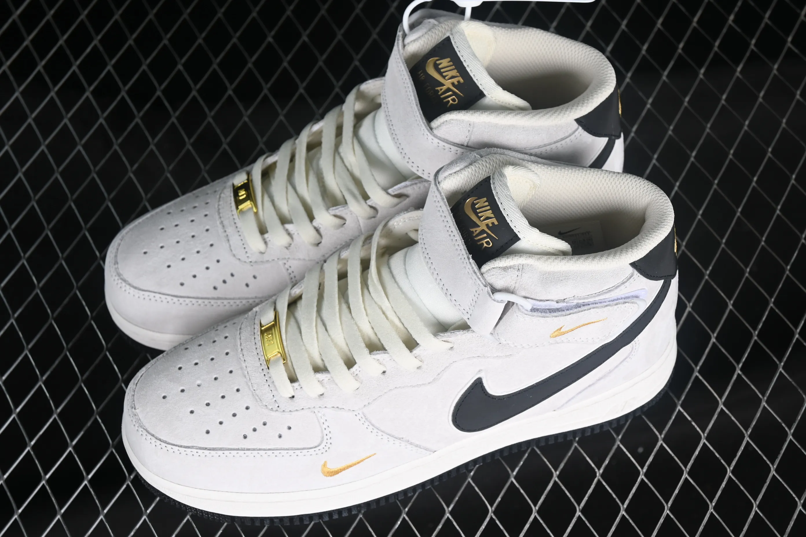 All categories Nk Air Force 1 Air Force series Nk Air Force 1 Mid Air Force mid-top Nk Air Force 1'07 Mid gray suede small hook Air Force One mid-top casual sneakers KG3031-011